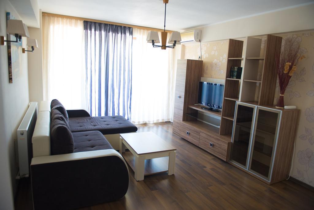 Arlequin Apartments Mamaia Extérieur photo
