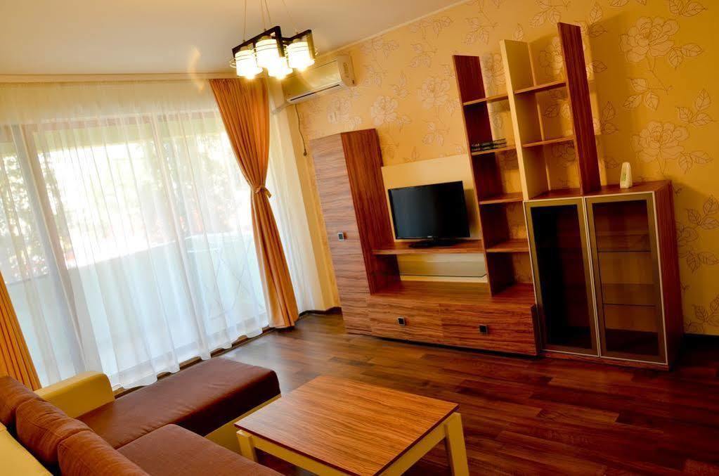 Arlequin Apartments Mamaia Extérieur photo