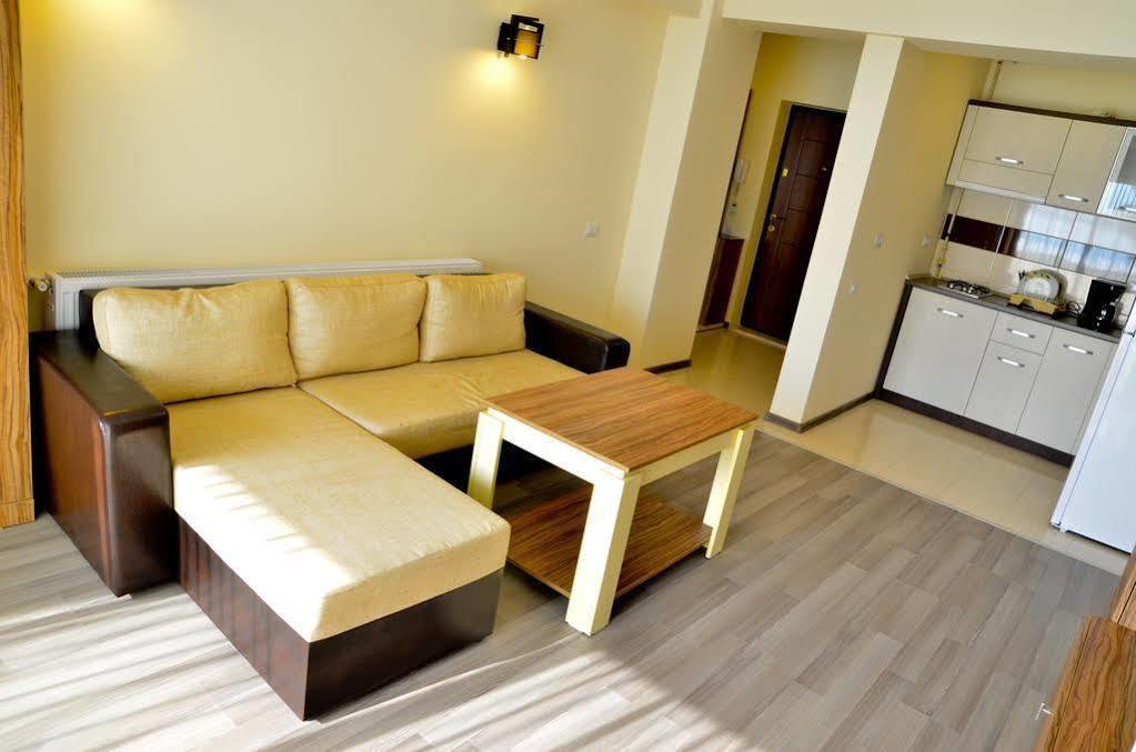Arlequin Apartments Mamaia Extérieur photo