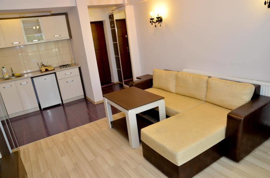Arlequin Apartments Mamaia Extérieur photo