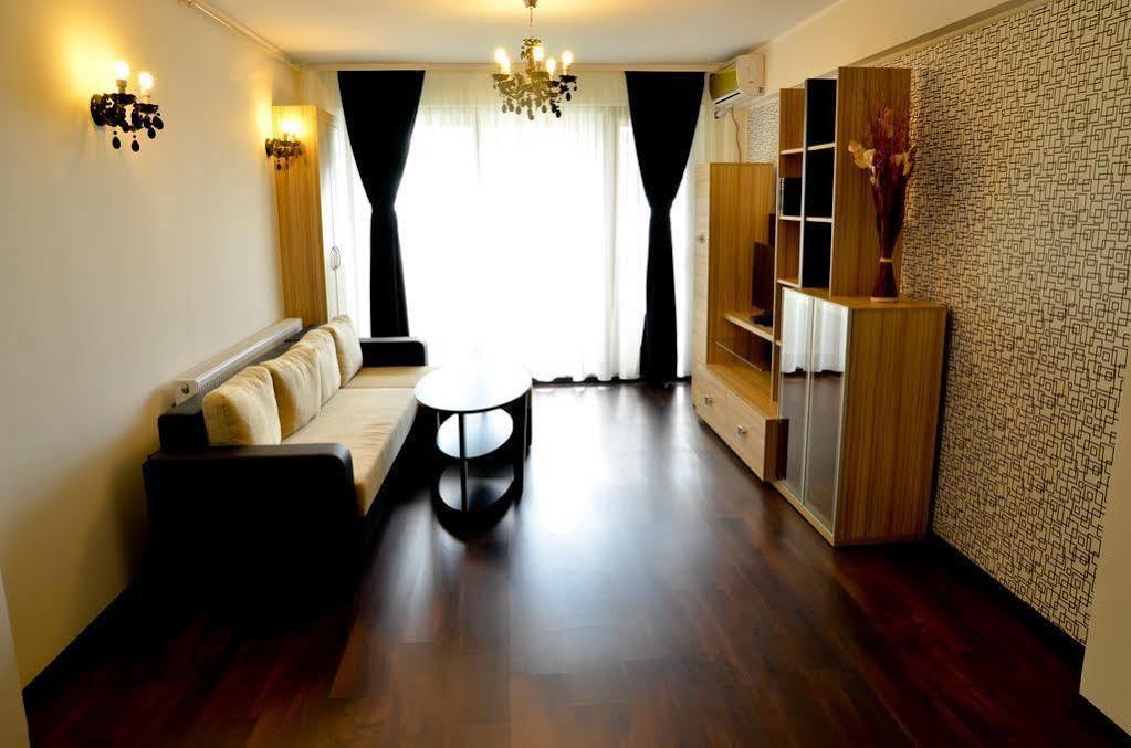Arlequin Apartments Mamaia Extérieur photo