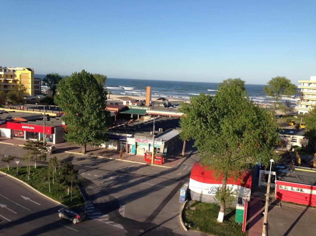 Arlequin Apartments Mamaia Extérieur photo