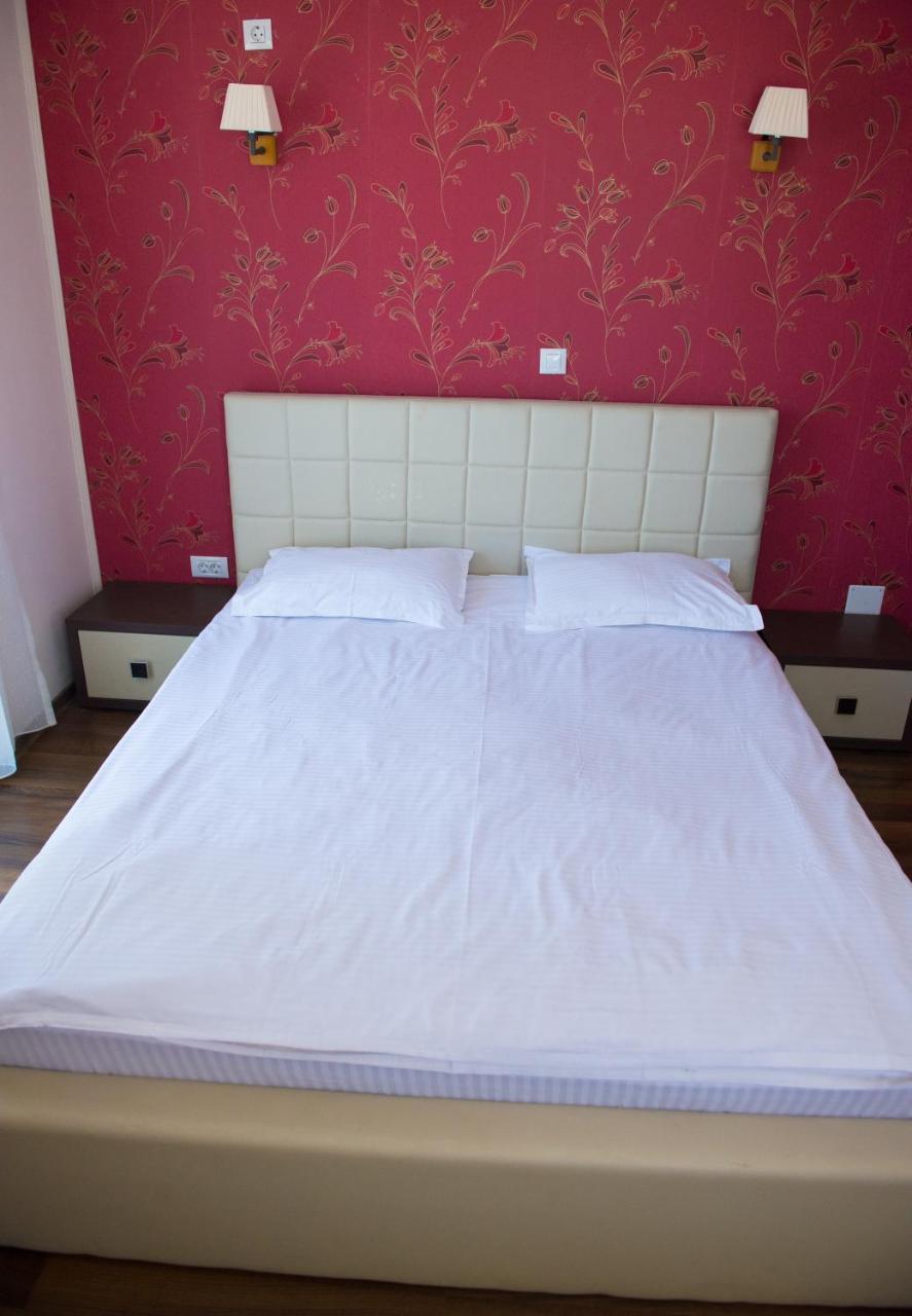 Arlequin Apartments Mamaia Extérieur photo